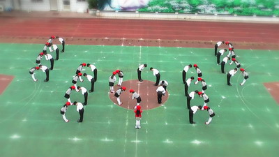 和谐花在校园里绽放