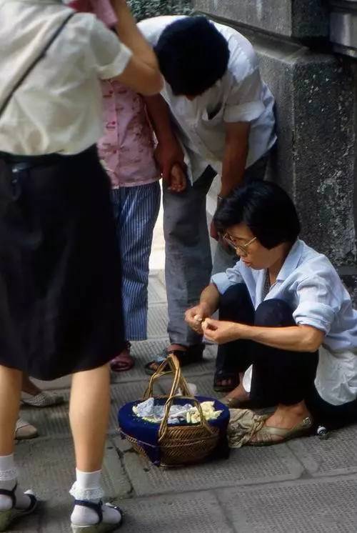 我闻到了夏天的咸味。