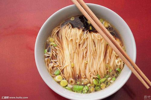 那滴在碗里