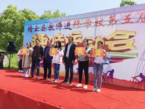 青年让我们聚在一起