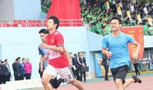 一场激烈的接力比赛