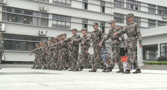 通过军事培训