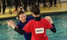 水下“撕名牌”