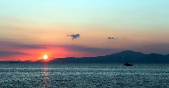 船在海中