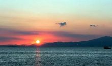 于大海之中行扁舟