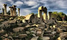 人心相聚脊梁不屈