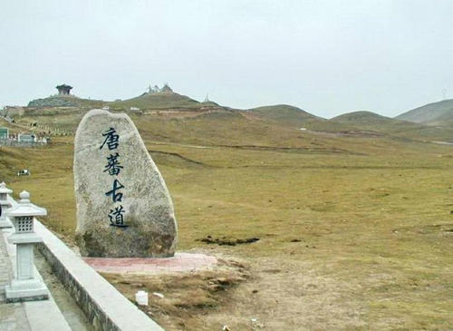 山是一个历史性的背部