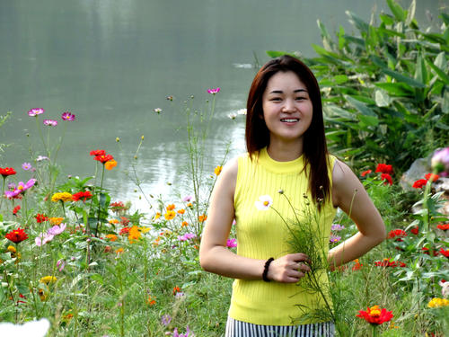 笑脸，她就像一朵花