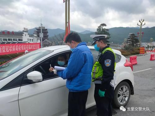 向战斗工作的工人致敬