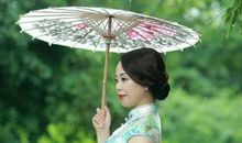 四月行走在雨巷