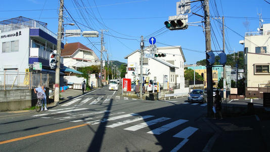 青年十字路口