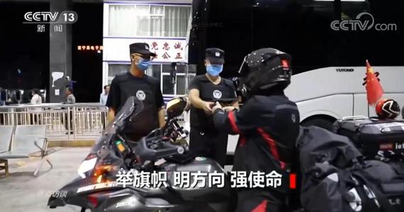 在仪式后面