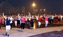 广场舞“大妈”