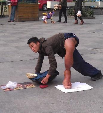 假装