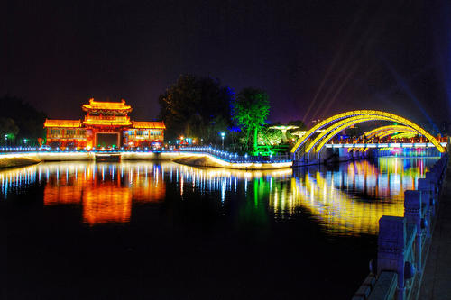 龙湖之夜
