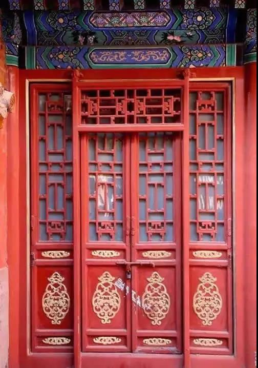 窗户前面