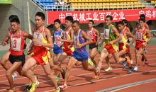 新闻特写范文初二运动会