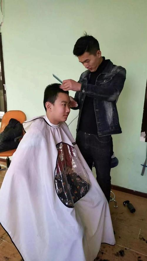 校园里充满了爱情