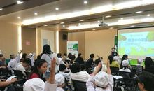 聆听牙医讲座，爱牙从我做起