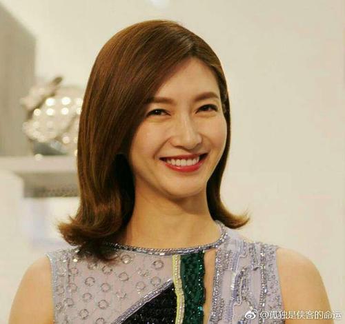 她没有说