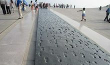 踩着自己的脚印走