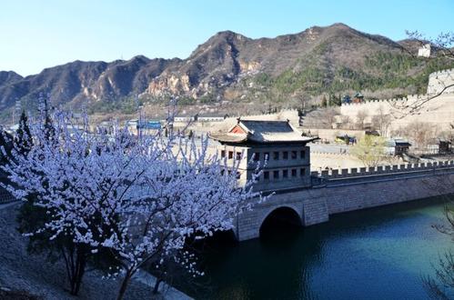 攀登第一关关-居庸关长城