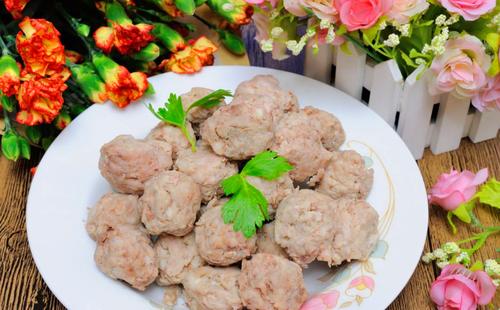 我会制作肉丸。