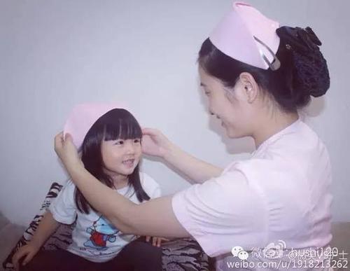 母亲女儿长大