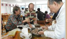 有趣的包饺子比赛