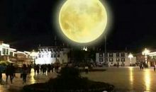 美啊，月是故乡明