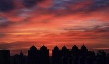 故乡依旧在，绵绵朝霞红