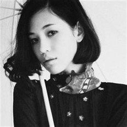 我读了她。