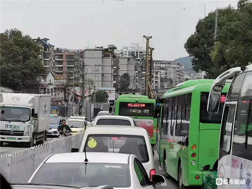 乘坐巴士的梦幻之旅