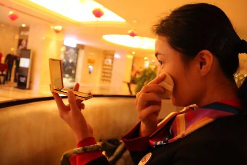 青年与普通不同