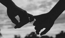 爱在转角边还不曾走远