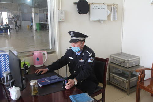 肩膀下的流行病