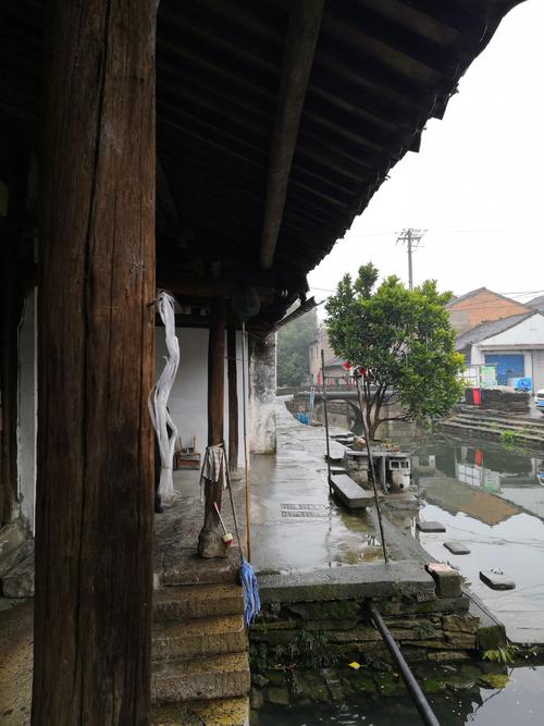联赛在雨中