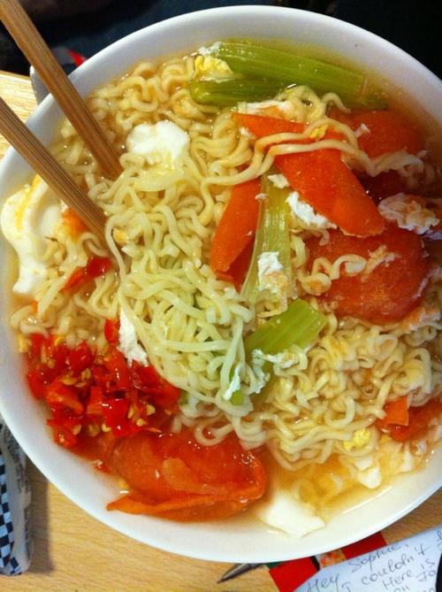 我学会了煮番茄鸡蛋面。