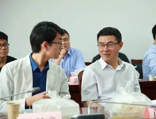 和校长一起吃午饭