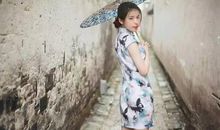 那把一直打着的油纸伞