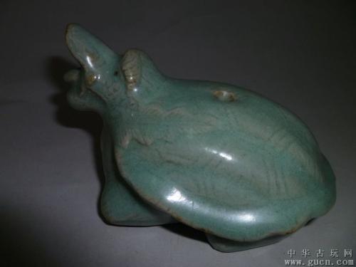 无与伦比的绿色瓷器就像水