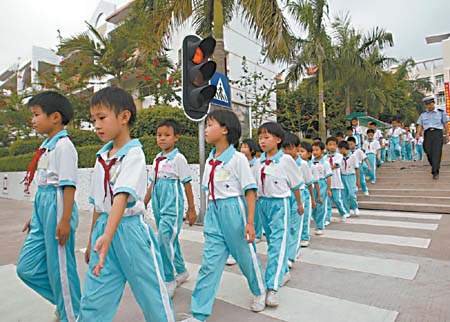 走在校园里