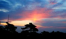 天色慢慢亮起来