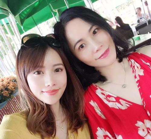 母亲很漂亮