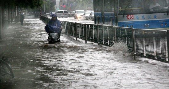 雨在街上
