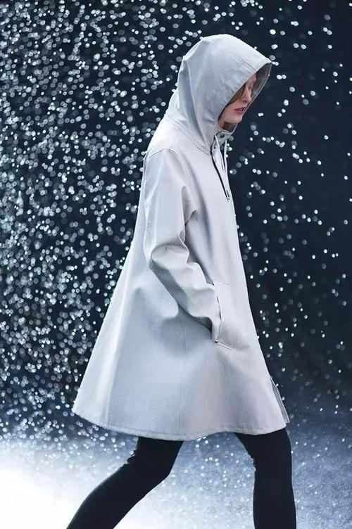 那天那个雨衣的那个男人