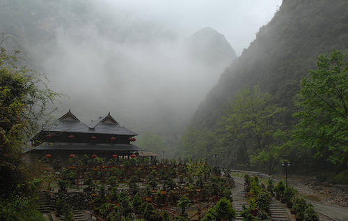 美丽的中巴大峡谷