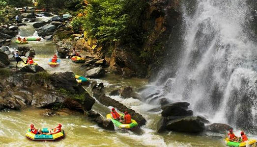 六阳大山杜格尔洞漂流