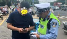 交警叔叔来校园