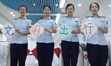 地铁男吐痰被打作文